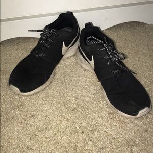 Nike Roshe Run tennis shoes